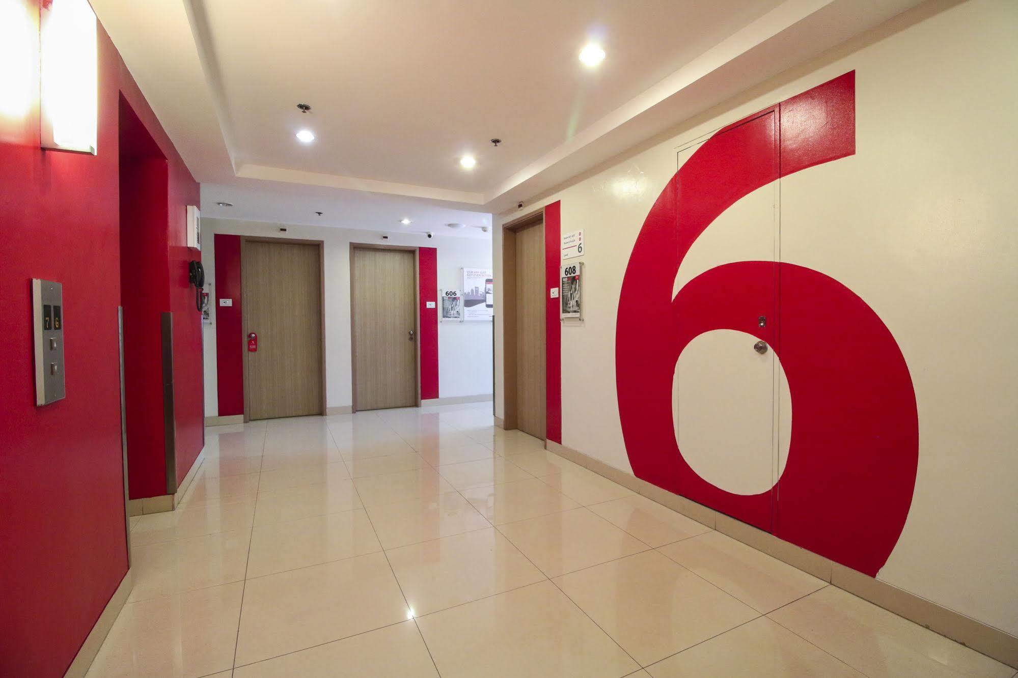 Red Planet Clark Hotel