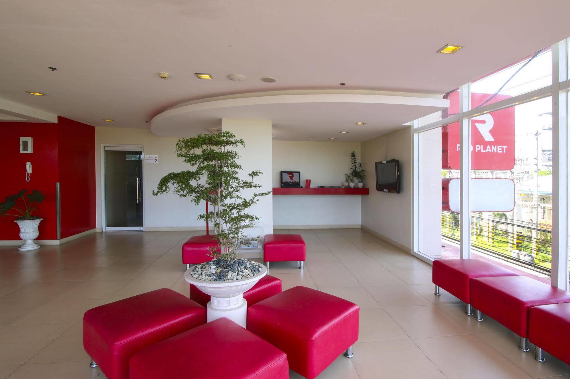 Red Planet Clark Hotel